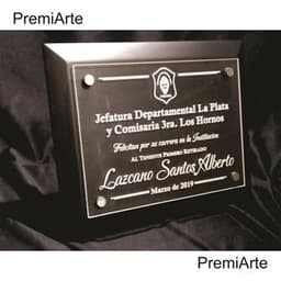 Imagen de producto Plaqueta Acrílico  13 x 18 cm. con Base y Caja. Art.  PQM 1318