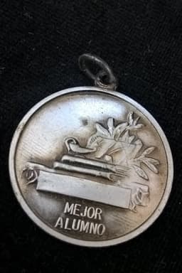 Imagen de producto Medalla hierro Estudio 30mm.  Art. MHE 84