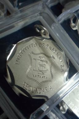 Imagen de producto Medalla de alpaca 30 mm. facetada. Art. MAF 30