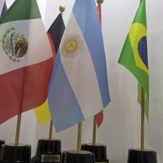 Imagen de producto Bandera con Mástil de Escritorio.