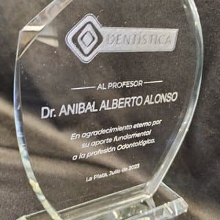 Imagen de producto Figura de cristal hoja 13 cm de alto. Art CR 684