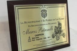 Imagen de producto Plaqueta Bronce 13 X 18 con Base y Caja. Art. PQB 1318