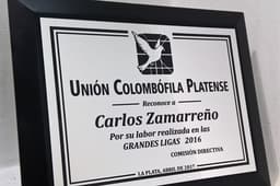 Imagen de producto Plaqueta Símil Acero/Bronce 20 x 30 con Base y Caja. Art. PSBA 2030