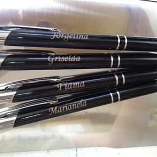 Imagen de producto Bolígrafo de metal con clip, retráctil, grabado y funda de pana. Art. BM 380