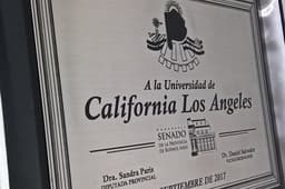 Imagen de producto Plaqueta  Acero 15 x 20 con Base y Caja. Art. PQA 1520