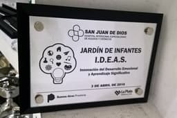 Imagen de producto Placa Símil Acero/Bronce 20 x 30 con Base. Art. PS 2030