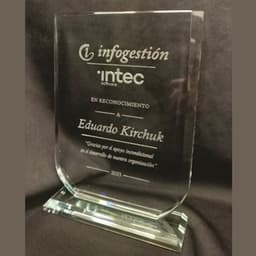 Imagen de producto Figura de cristal escudo 16 cm de alto. Art CR 680